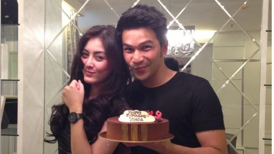 Jonathan Frizzy tak pernah absen rayakan ulang tahun Dhena Devanka