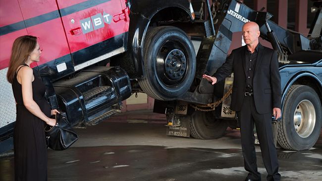 Bioskop Trans TV malam ini, Jumat (10/9), akan menayangkan Precious Cargo (2016) yang dibintangi Bruce Willis dan Mark-Paul Gosselaar pada pukul 19.30 WIB.