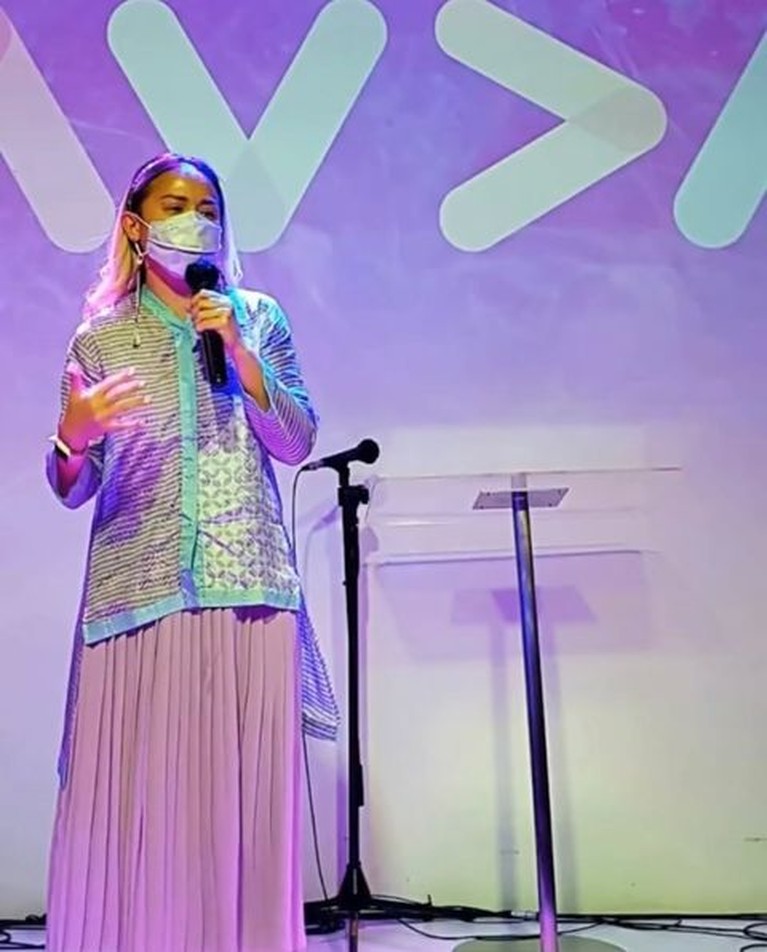 Foto Perdana Joanna Alexandra Usai Kepergian Raditya Oloan Joanna Alexandra muncul perdana setelah 4 bulan kepergian Raditya Oloan sang suami tercinta. Yuk intip potretnya!