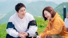 Netizen Riuh Soal Ik-Song Couple di Hospital Playlist 2 Ep 11