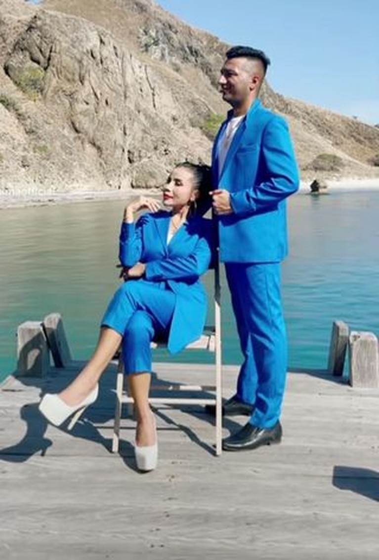 Intip Prewedding Romantis Eva Belisima Mantan Istri Kiwil dengan Pacar Bule Setelah dilamar oleh di helikopter, Eva Belisima dan kekasih bulenya jalani pemotretan prewedding. Yuk intip!