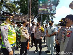 Kakorlantas: Penyekatan di Daerah PPKM Level 3 Jadi Warning Ancaman COVID