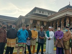 Kelompok Melayu Minta Bobby Revisi Aturan ASN Pakai Baju Adat Tiap Jumat
