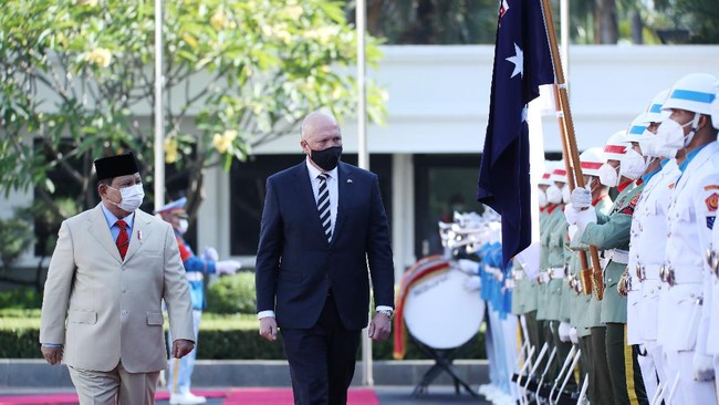 Kemenhan RI dan Kemenhan Australia meneken pembaruan kerjasama militer (DCA) yang memungkinkan TNI ikut pendidikan militer di negeri Kanguru.