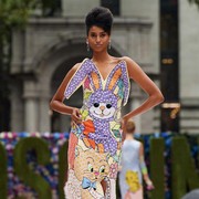 Simak Koleksi Terbaru Moschino di New York Fashion Week yang Penuh dengan Motif Menggemaskan