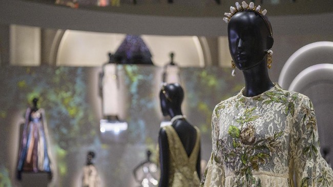 FOTO: Merayakan Pengaruh Dior di Dunia Mode
