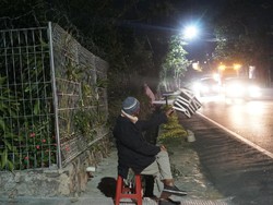 Menyusuri Fenomena Selimut Hidup di Cipanas, Cianjur