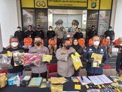Home Industry Tembakai Sintetis di Tangsel Digerebek, 9 Pelaku Ditangkap