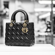 Jangan Sampai Rugi, Ini 6 Tips Memilih Tas Branded untuk Investasi