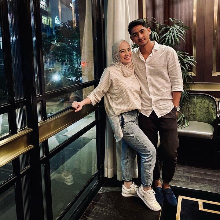 <p>Pernikahan dan pekerjaan yang padat tak membuat Arya dan Putri jadi berjauhan. Keduanya bahkan sering mengabadikan kebersamaan dan membagikannya di laman Instagram. (Foto: Instagram: @putriannesaloka)</p>