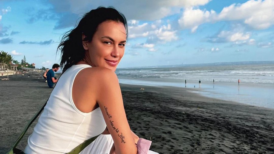 Selain Amanda Manopo, Tato Arab Sophia Latjuba Sempat Disorot