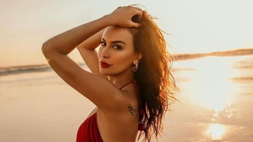 Pamer Perut Rata, Sophia Latjuba Berhasil Bikin Warga Indonesia Terpukau