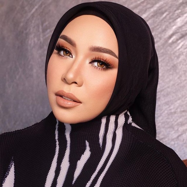 Transformasi Tubuh Melly Goeslaw dari Berat 100kg Hingga Turun 30kg Melly Goeslaw telah berhasil melakukan diet dan menurunkan berat badannya sebanyak 30kg. Yuk kita lihat transformasinya!