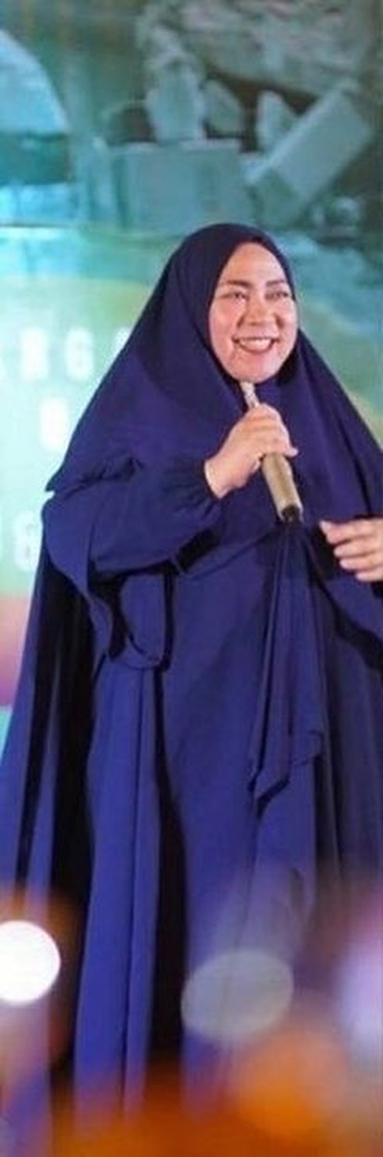 Transformasi Tubuh Melly Goeslaw dari Berat 100kg Hingga Turun 30kg Melly Goeslaw telah berhasil melakukan diet dan menurunkan berat badannya sebanyak 30kg. Yuk kita lihat transformasinya!