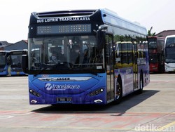 Anies Targetkan Ubah Separuh Armada TransJakarta Jadi Bus Listrik