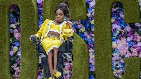 Debut Model Difabel Aaron Philip di Moschino NYFW