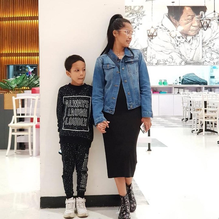 <p>Sebagai single mother, Chika pun melakukan berbagai persiapan untuk sang putra. Hal itu, pernah ia curahkan di Instagram miliknya. (Foto: Instagram @cqawaode)</p>