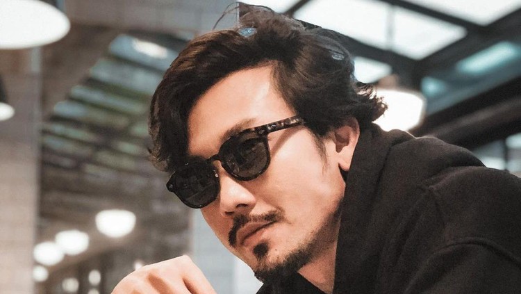 Denny Sumargo Heboh di New York, Begini Gayanya Kalau Kulineran
