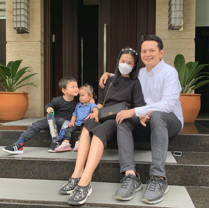 <p>Bunda, tentu sudah enggak asing kan dengan sosok Devina Hermawan? Tak banyak yang tahu kalau ternyata, Chef satu ini memiliki hunian yang enggak cuma mewah, tapi terlihat sangat nyaman. (Foto: Instagram @devinahermawan)</p>