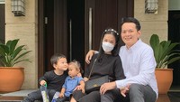 <p>Bunda, tentu sudah enggak asing kan dengan sosok Devina Hermawan? Tak banyak yang tahu kalau ternyata, Chef satu ini memiliki hunian yang enggak cuma mewah, tapi terlihat sangat nyaman. (Foto: Instagram @devinahermawan)</p>