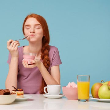 img-title Mengenal Emotional Eating: Kebiasaan Makan Berlebih Saat Sedih dan Bahagia