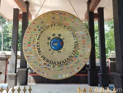 Menyambangi Gong Perdamaian Dunia di Ciamis