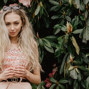 Tampil Beda dengan Deretan Ide Gaya Rambut Panjang Anti Mainstream Ini