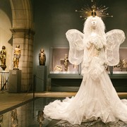 5 Pameran Met Gala Paling Sukses! Dari yang Bertemakan Sejarah Sampai Superhero, Penasaran?