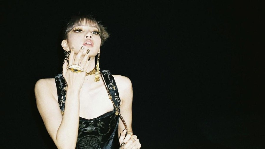 Lisa BLACKPINK Kenakan Busana Tradisional Thailand Lisa BLACKPINK Kenakan Busana Tradisional Thailand