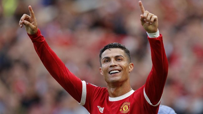 Cristiano Ronaldo menjalani debut fenomenal bersama Manchester United lewat torehan dua gol yang mengantar Setan Merah menang 4-1 atas Newcastle United.