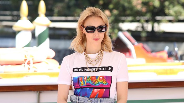 BANGKOK, THAILAND - NOVEMBER 17: Aomsin wearing a pair of handmaid trousers from Maotok Mai poses on day two of the Maho Rasop Festival 2019 on November 17, 2019 in Bangkok, Thailand. (Photo by Jack Taylor/Getty Images)