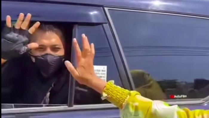 Paspampres Bertemu Bunda saat Bertugas