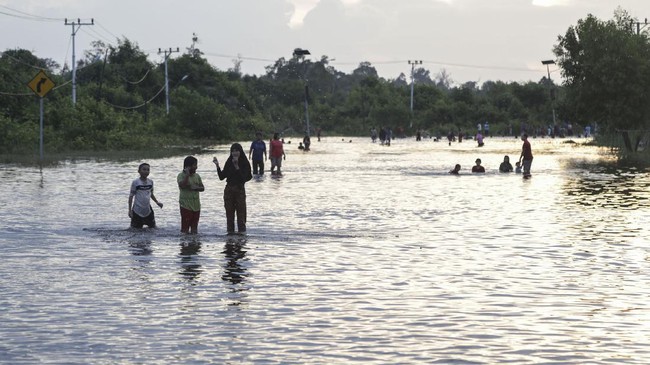 BPBD Mukomuko, Bengkulu, tak punya uang untuk membantu makan 428 jiwa warga Desa Rawa Mulya yang terdampak musibah banjir.