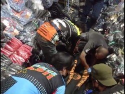 Sekeluarga di Kalsel Ditemukan Tewas Tertimbun Ratusan Lusin Pakaian