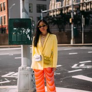 Intip Tampilan Stylish Para Bintang Street Style di New York Fashion Week Spring/Summer 2022