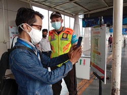 Warga Senang Naik KRL Pakai Sertifikat Vaksin COVID: Lebih Mudah dari STRP