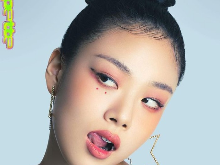 Banyak netizen yang terkecoh kalau musisi yang satu ini merupakan anggota girl group K-Pop. Tidak heran karena Bibi memang punya visual khas idol K-Pop banget, Beauties. Bagaimana menurutmu?/Foto: instagram.com/nakedbibi