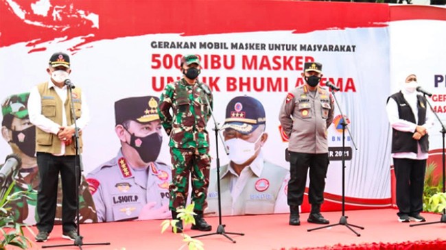 Secara simbolis, Ganip Warsito melepas 36 armada mobil beserta para Duta Perubahan Perilaku untuk kawasan Malang Raya, pada Sabtu (11/9).