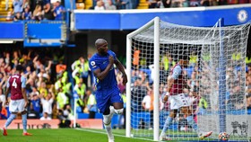 Hasil Liga Inggris: Tekuk Aston Villa, Chelsea Tempel Man Utd