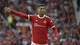 Momen Ronaldo Dapat Tepuk Tangan Suporter Liverpool