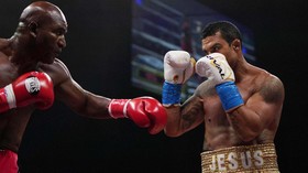 Holyfield Kalah TKO di Ronde Pertama
