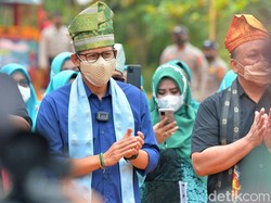 Berkunjung ke Riau, Sandiaga Dicurhati Emak-emak soal Ekonomi