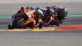 Hasil Moto2: Penuh Drama, Fernandez Jatuh dan Gardner Dihukum