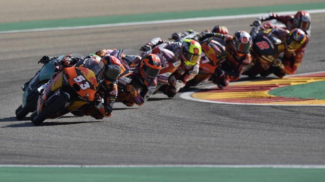 Izan Guevara menang Moto3 Amerika 2021 di Sirkuit Austin setelah dua kali kecelakaan hebat dan dua kali red flag mewarnai balapan.