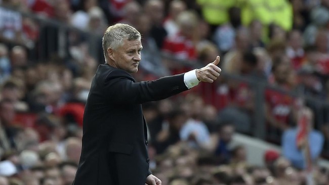 Rumor Antonio Conte merapat ke Manchester United mendapat penolakan dari legenda-legenda klub yang pernah bermain bersama Ole Gunnar Solskjaer.