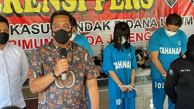 Polda Jateng menangkap tiga orang yang terlibat dugaan prostitusi ABG di sebuah tempat hiburan karaoke di Kota Tegal.