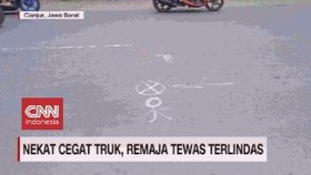 VIDEO: Nekat Cegat Truk, Remaja Tewas Terlindas