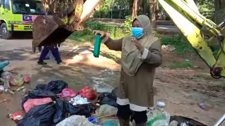 Perhiasan Tak Sengaja Dibuang