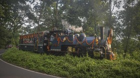 FOTO: Sepur Penjelajah Kebun Teh India yang Diakui UNESCO
