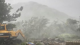 Topan Chanthu, Shanghai Tutup Penerbangan dan Sekolah